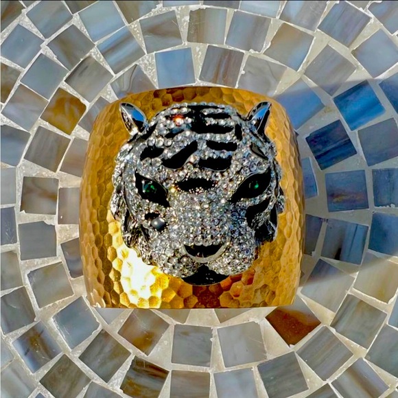 Jewelry - Brass panther cuff